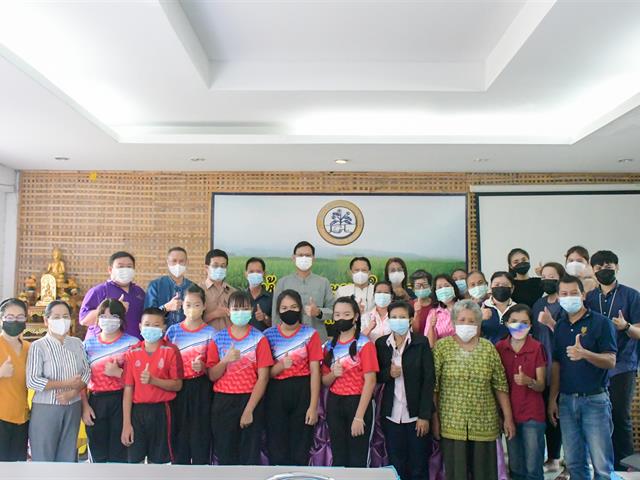 วิทยาลัยการศึกษา ดำเนินโครงการขับเคลื่อนศูนย์การเรียนรู้วัฒนธรรมและภูมิปัญญาตำบลดอกคำใต้ กิจกรรม “เทคนิคการขายออนไลน์ – ไลฟ์สดอย่างไรให้ปัง”