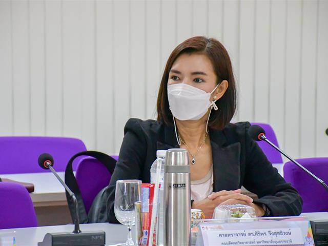 วิทยาลัยการศึกษา และคณะวิทยาศาสตร์ ต้อนรับคณะศึกษาดูงาน การจัดการศึกษาหลักสูตรควบระดับปริญญาตรี 2 ปริญญา จากคณะวิทยาศาสตร์ มหาวิทยาลัยอุบลราชธานี