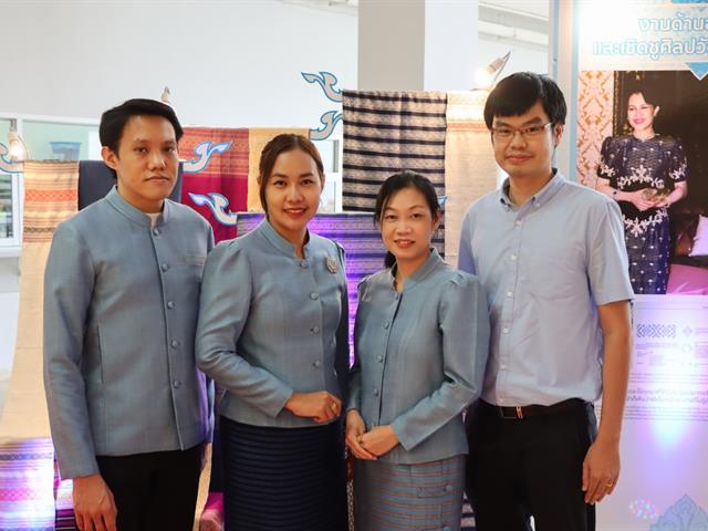 กองแผนงาน มหาวิทยาลัยพะเยา พร้อมใจสวมใส่เสื้อผ้าไทยสีฟ้า เพื่อเฉลิมพระเกียรติ สมเด็จพระนางเจ้าสิริกิติ์ พระบรมราชินีนาถ พระบรมราชชนนีพันปีหลวง เนื่องในโอกาสวันเฉลิมพระชนมพรรษา 90 พรรษา