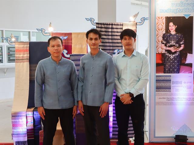 กองแผนงาน มหาวิทยาลัยพะเยา พร้อมใจสวมใส่เสื้อผ้าไทยสีฟ้า เพื่อเฉลิมพระเกียรติ สมเด็จพระนางเจ้าสิริกิติ์ พระบรมราชินีนาถ พระบรมราชชนนีพันปีหลวง เนื่องในโอกาสวันเฉลิมพระชนมพรรษา 90 พรรษา