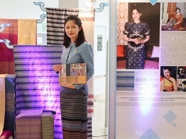กองแผนงาน มหาวิทยาลัยพะเยา พร้อมใจสวมใส่เสื้อผ้าไทยสีฟ้า เพื่อเฉลิมพระเกียรติ สมเด็จพระนางเจ้าสิริกิติ์ พระบรมราชินีนาถ พระบรมราชชนนีพันปีหลวง เนื่องในโอกาสวันเฉลิมพระชนมพรรษา 90 พรรษา