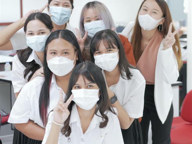 สาขาวิทยาศาสตร์เครื่องสำอาง คณะเภสัชศาสตร์  โครงการอบรมเชิงปฎิบัติการ การพัฒนาบุคลิกภาพ การแต่งหน้าและออกแบบทรงผมเพื่อการสัมภาษณ์งาน