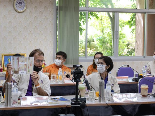 คณะศิลปศาสตร์ นำเสนอพื้นที่การเรียนรู้ที่ผ่านพิจารณาเบื้องต้น ภายใต้ชื่อ “พื้นที่การเรียนรู้ภาษาอังกฤษของศูนย์การเรียนอินทรีอาสา (บ้านห้วยปุ้ม)”