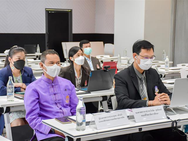 วิทยาลัยการศึกษา ดำเนินโครงการพัฒนาศักยภาพบุคลากรด้านวิจัย ณ โรงแรมเอ็มทู โฮเทล จังหวัดพะเยา และออนไลน์ผ่านระบบ Zoom Meeting