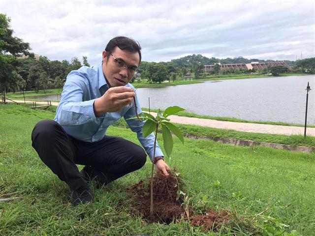 คณบดีคณะนิติศาสตร์ มหาวิทยาลัยพะเยา ได้ปลูกต้น "คำมอกหลวง" ซึ่งเป็นต้นไม้ประจำมหาวิทยาลัยพะเยา เพื่อเฉลิมพระเกียรติ สมเด็จพระนางเจ้าสิริกิติ์ พระบรมราชินีนาถ พระบรมราชชนนีพันปีหลวง  เนื่องในโอกาสมหามงคลเฉลิมพระชนมพรรษา 90 พรรษา 12 สิงหาคม 2565