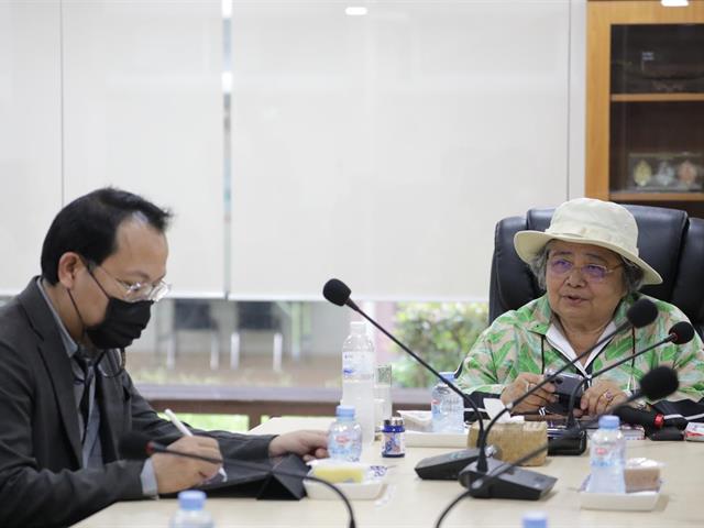 ศาสตราจารย์ (พิเศษ) ดร.กฤษณา ไกรสินธุ์ ประธานมูลนิธิกฤษณา ไกรสินธุ์  ภูกามยาวโมเดล คณะเภสัชศาสตร์ มหาวิทยาลัยพะเยา