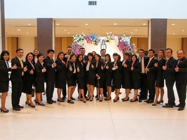 5 กันยายน 2565 สถาบันพระปกเกล้า จัดพิธีมอบเข็มกิตติคุณและประกาศนียบัตรสถาบันพระปกเกล้า ประจำปี 2565 ณ ศูนย์ประชุมวายุภักษ์ โรงแรมเซ็นทราศูนย์ราชการฯ แจ้งวัฒนะ โดยได้รับเกียรติจาก นายชวน หลีกภัย ประธานรัฐสภาในฐานะประธานสภาสถาบันพระปกเกล้า มอบเข็มกิตติคุณและประกาศนียบัตรสถาบันพระปกเกล้าให้แก่ผู้ทำคุณประโยชน์และผู้สำเร็จการศึกษาหลักสูตรประกาศนียบัตรที่ดำเนินการจัดฝึกอบรมโดยสถาบันพระปกเกล้า  คณะนิติศาสตร์ ขอแสดงความยินดีกับ ผู้ช่วยศาสตราจารย์อุดม งามเมืองสกุล คณบดีคณะนิติศาสตร์ มหาวิทยาลัยพะเยา เนื่องในโอกาสสำเร็จการฝึกอบรมหลักสูตร “ประกาศนียบัตรสิทธิมนุษยชนสำหรับนักบริหารระดับสูง” (ปสม.)  ซึ่งจัดโดย สำนักงานคณะกรรมการสิทธิมนุษยชนแห่งชาติ และ สถาบันพระปกเกล้า