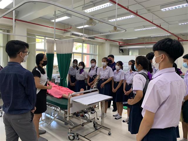 โรงเรียนสารภีพิทยาคม เข้าศึกษาแหล่งเรียนรู้เพื่อเสริมทักษะการเรียนรู้นอกสถานที่ ณ คณะพยาบาลศาสตร์ มหาวิทยาลัยพะเยา