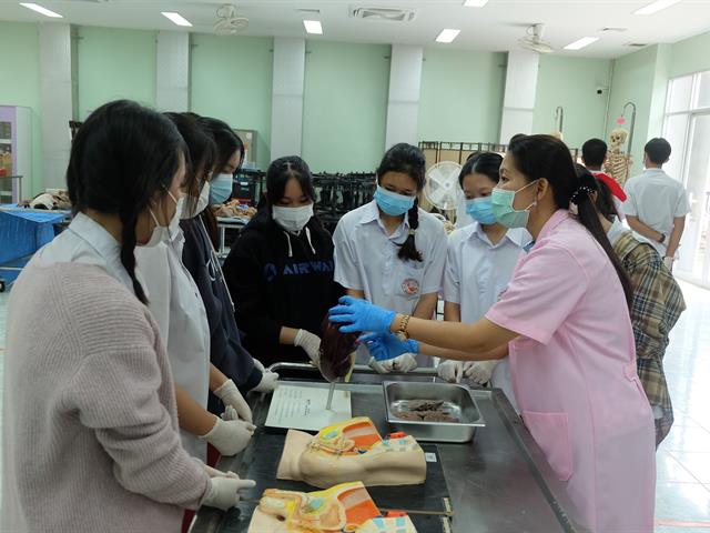 คณะวิทยาศาสตร์การแพทย์ มหาวิทยาลัยพะเยา ให้การต้อนรับการเข้าศึกษาดูงานของครูและนักเรียน โรงเรียนเชียงรายวิทยาคม