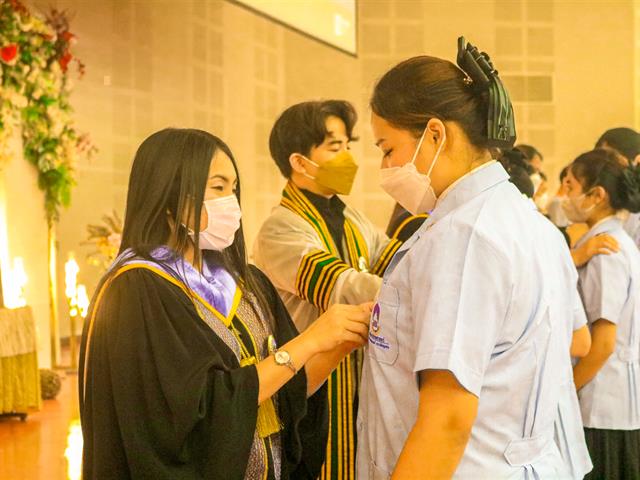 สาขาวิชาอนามัยชุมชนจัดพิธีมอบเสื้อปฏิบัติการและเข็มวิชาชีพแก่นิสิตสาขาวิชาอนามัยชุมชน ปีการศึกษา 2565