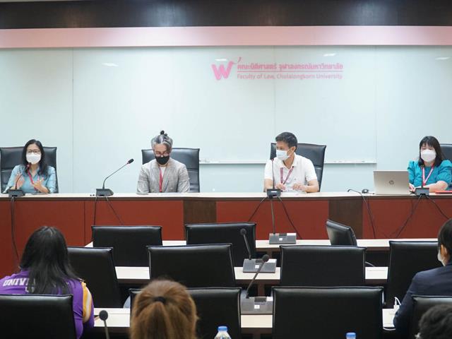 นิสิตคณะนิติศาสตร์คู่ขนานภาษาอังกฤษ และเพื่อนร่วมทีม ที่ได้รับรางวัลรองชนะเลิศอันดับหนึ่ง ได้รับเงินรางวัล 30,000 บาท จากการร่วมแข่งขันในโครงการ THE LAWNCH PAD for lawyers 