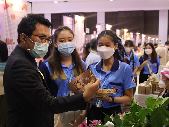 คณะเภสัชศาสตร์  เข้าร่วมกิจกรรม ชม ชิม ช้อปการจัดแสดงและจำหน่ายผลิตภัณฑ์ชุมชนภายใต้โครงการ U2T for BCG ณ หอประชุมพญางำเมือง มหาวิทยาลัยพะเยา