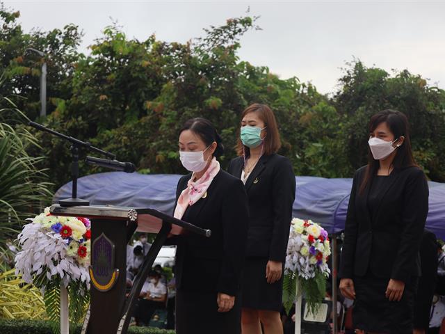 วางพวงมาลาถวายราชสักการะพระราชานุสาวรีย์ สมเด็จพระมหิตลาธิเบศร อดุลยเดชวิกรม พระบรมราชชนก 