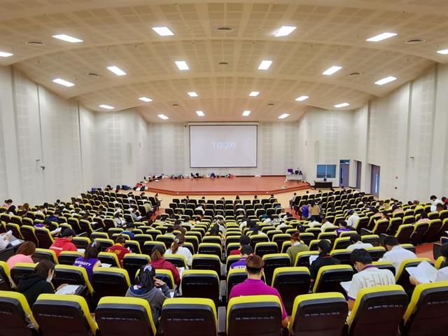 ศูนย์ภาษา คณะศิลปศาสตร์ จัดอบรมและทดสอบวัดความรู้ภาษาอังกฤษ  เพื่อสำเร็จการศึกษา โดยข้อสอบศูนย์ภาษา (English for Undergraduates)