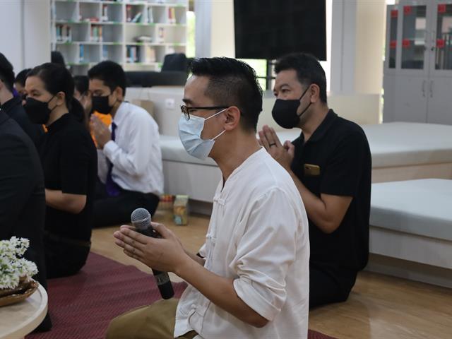 คณะเภสัชศาสตร์ มหาวิทยาลัยพะเยา จัดกิจกรรมทำบุญตักบาตรข้าวสารอาหารแห้งและรับฟังธรรมเทศนา 