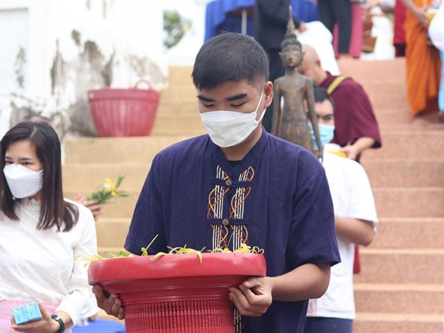 ตักบาตรเทโวโรหณะ
