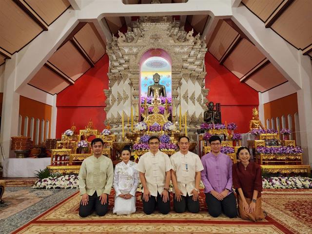 29-30 ต.ค. 2565 คณะนิติศาสตร์ มหาวิทยาลัยพะเยา นำโดยผู้ช่วยศาสตราจารย์อุดม งามเมืองสกุล คณบดีคณะนิติศาสตร์ พร้อมด้วยคณะผู้บริหาร คณาจารย์ และเจ้าหน้าที่คณะนิติศาสตร์ได้ ร่วมโครงการทำนุบำรุงศิลปวัฒนธรรม ฉลองสมโภช องค์กฐิน อธิษฐานจัดเก็บฝ้ายมหามงคล ร่วมพิธีทอผ้าจุลกฐิน และในการนี้ ร่วมเป็นเจ้าภาพถวายผ้าจุลกฐิน ในงาน"ปั่นฝ้ายสายบุญจุลกฐิน"  ณ วัดอนาลโยทิพยาราม จ.พะเยา