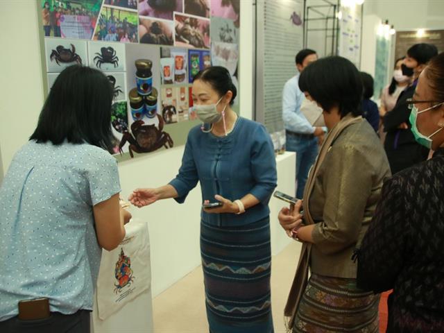 จัดนิทรรศการ แสดงผลิตภัณฑ์ พร้อมทำแผนแม่บทและแผนปฏิบัติการ อพ.สธ.ม.พะเยา โดยศูนย์ประสานงาน อพ.สธ.ม.พะเยา คณะเกษตรฯ