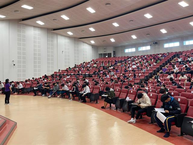 ศูนย์ภาษา คณะศิลปศาสตร์ จัดทดสอบวัดความรู้ภาษาอังกฤษ เพื่อประกอบสำเร็จการศึกษา สำหรับนิสิตรหัส 62 รอบเดือนตุลาคม 2565