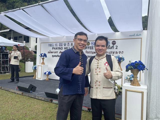 คณบดีคณะนิติศาสตร์ เข้าร่วม “โครงการส่งเสริมอัตลักษณ์และภูมิปัญญาเพื่อการพัฒนาที่ยั่งยืน Phayao Hill Tribe Coffee Hub ครั้งที่ 2 แอ่วพะเยา Amazing ยิ่งกว่าเดิม จิบกาแฟ...แลทะเลหมอก  ชุมชนท่องเที่ยว วิถีชาและกาแฟ ปางปูเลาะ ผาแดง ป่าเมี่ยง