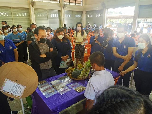 คณะสาธารณสุขศาสตร์ ได้ดำเนินกิจกรรมประเมิน "โครงการลูกประคบสมุนไพรสูตรผสมข้าวไรซ์เบอรี่ลดความเมื่อยล้าจากการทำงาน"
