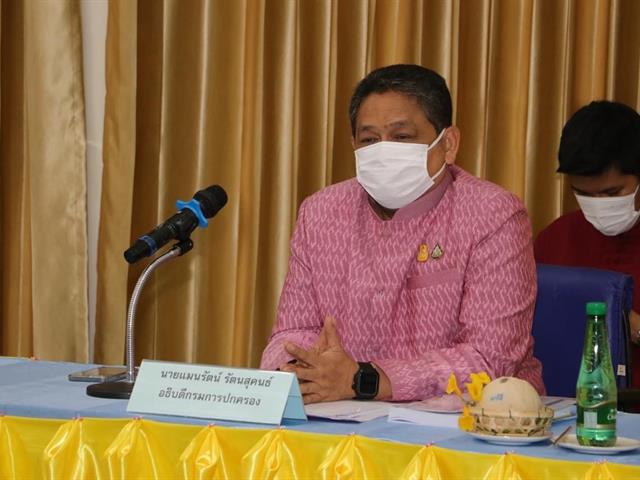 วันที่ 13 ธันวาคม 2565  คณะนิติศาสตร์ มหาวิทยาลัยพะเยา นำโดยผู้ช่วยศาสตราจารย์อุดม งามเมืองสกุล คณบดีคณะนิคิศาสตร์ และผู้ช่วยศาสตราจารย์ วีระยุทธ หอมชื่น ผู้ช่วยคณบดีฝ่ายวิจัยและบริการวิชาการ ได้เข้าร่วมกิจกรรมการตรวจเยี่ยมและติดตามการดำเนินงานตามโครงการอำเภอนำร่อง “บำบัดทุกข์ บำรุงสุข” แบบบูรณาการ โครงการ การบริหารจัดการน้ำ และสืบสาน รักษา ต่อยอด ตามศาสตร์พระราชาสู่การพัฒนาแม่ใจอย่างยั่งยืน ของปลัดกระทรวงมหาดไทย และคณะฯ ณ หอประชุมโรงเรียนแม่ใจวิทยาคม อำเภอแม่ใจ จังหวัดพะเยา