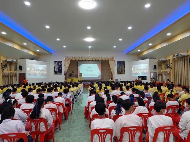 วันที่ 13 ธันวาคม 2565  คณะนิติศาสตร์ มหาวิทยาลัยพะเยา นำโดยผู้ช่วยศาสตราจารย์อุดม งามเมืองสกุล คณบดีคณะนิคิศาสตร์ และผู้ช่วยศาสตราจารย์ วีระยุทธ หอมชื่น ผู้ช่วยคณบดีฝ่ายวิจัยและบริการวิชาการ ได้เข้าร่วมกิจกรรมการตรวจเยี่ยมและติดตามการดำเนินงานตามโครงการอำเภอนำร่อง “บำบัดทุกข์ บำรุงสุข” แบบบูรณาการ โครงการ การบริหารจัดการน้ำ และสืบสาน รักษา ต่อยอด ตามศาสตร์พระราชาสู่การพัฒนาแม่ใจอย่างยั่งยืน ของปลัดกระทรวงมหาดไทย และคณะฯ ณ หอประชุมโรงเรียนแม่ใจวิทยาคม อำเภอแม่ใจ จังหวัดพะเยา