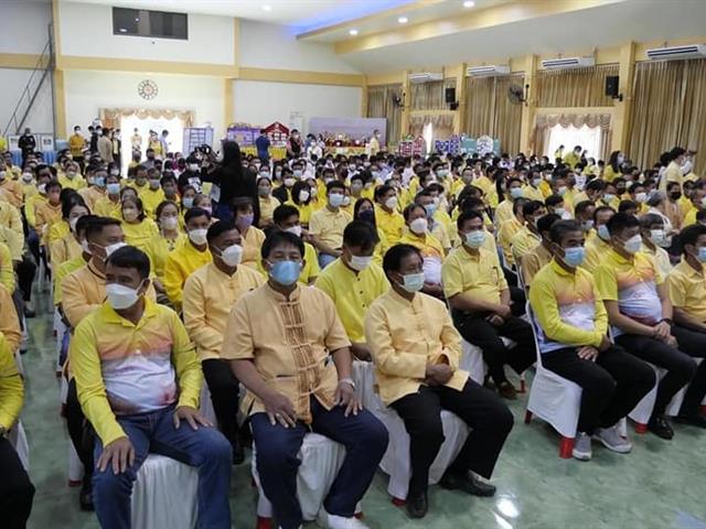 วันที่ 13 ธันวาคม 2565  คณะนิติศาสตร์ มหาวิทยาลัยพะเยา นำโดยผู้ช่วยศาสตราจารย์อุดม งามเมืองสกุล คณบดีคณะนิคิศาสตร์ และผู้ช่วยศาสตราจารย์ วีระยุทธ หอมชื่น ผู้ช่วยคณบดีฝ่ายวิจัยและบริการวิชาการ ได้เข้าร่วมกิจกรรมการตรวจเยี่ยมและติดตามการดำเนินงานตามโครงการอำเภอนำร่อง “บำบัดทุกข์ บำรุงสุข” แบบบูรณาการ โครงการ การบริหารจัดการน้ำ และสืบสาน รักษา ต่อยอด ตามศาสตร์พระราชาสู่การพัฒนาแม่ใจอย่างยั่งยืน ของปลัดกระทรวงมหาดไทย และคณะฯ ณ หอประชุมโรงเรียนแม่ใจวิทยาคม อำเภอแม่ใจ จังหวัดพะเยา