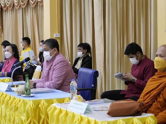 วันที่ 13 ธันวาคม 2565  คณะนิติศาสตร์ มหาวิทยาลัยพะเยา นำโดยผู้ช่วยศาสตราจารย์อุดม งามเมืองสกุล คณบดีคณะนิคิศาสตร์ และผู้ช่วยศาสตราจารย์ วีระยุทธ หอมชื่น ผู้ช่วยคณบดีฝ่ายวิจัยและบริการวิชาการ ได้เข้าร่วมกิจกรรมการตรวจเยี่ยมและติดตามการดำเนินงานตามโครงการอำเภอนำร่อง “บำบัดทุกข์ บำรุงสุข” แบบบูรณาการ โครงการ การบริหารจัดการน้ำ และสืบสาน รักษา ต่อยอด ตามศาสตร์พระราชาสู่การพัฒนาแม่ใจอย่างยั่งยืน ของปลัดกระทรวงมหาดไทย และคณะฯ ณ หอประชุมโรงเรียนแม่ใจวิทยาคม อำเภอแม่ใจ จังหวัดพะเยา