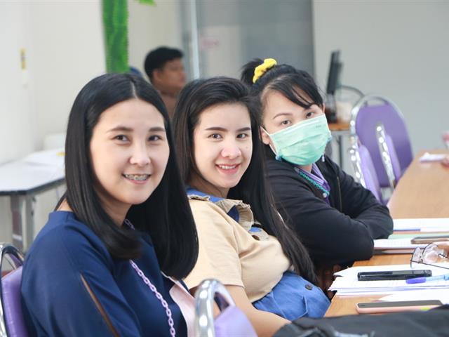 คณะสาธารณสุขศาสตร์ ได้ดำเนินกิจกรรมการพัฒนางานประจำสู่งานวิจัย (R2R) ภายใต้โครงการพัฒนาการปฏิบัติงานของบุคลากรสายวิชาการและสายสนับสนุน เพื่อพัฒนาเข้าสู่ตำแหน่งที่สูงขึ้น 