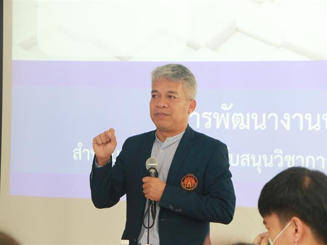 คณะสาธารณสุขศาสตร์ ได้ดำเนินกิจกรรมการพัฒนางานประจำสู่งานวิจัย (R2R) ภายใต้โครงการพัฒนาการปฏิบัติงานของบุคลากรสายวิชาการและสายสนับสนุน เพื่อพัฒนาเข้าสู่ตำแหน่งที่สูงขึ้น 