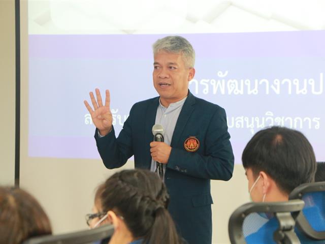 คณะสาธารณสุขศาสตร์ ได้ดำเนินกิจกรรมการพัฒนางานประจำสู่งานวิจัย (R2R) ภายใต้โครงการพัฒนาการปฏิบัติงานของบุคลากรสายวิชาการและสายสนับสนุน เพื่อพัฒนาเข้าสู่ตำแหน่งที่สูงขึ้น 