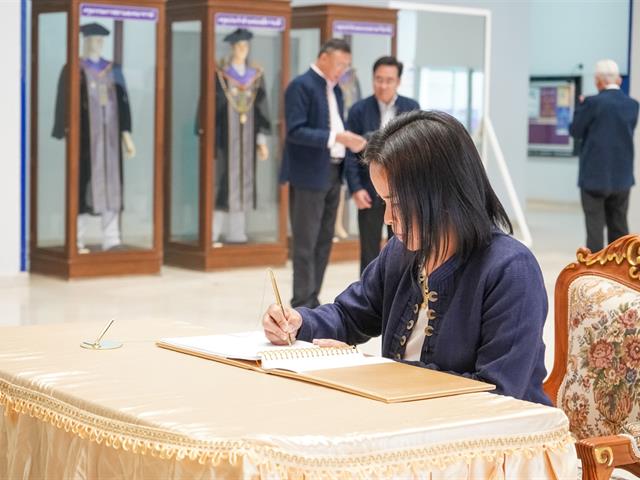 ลงนามถวายพระพร