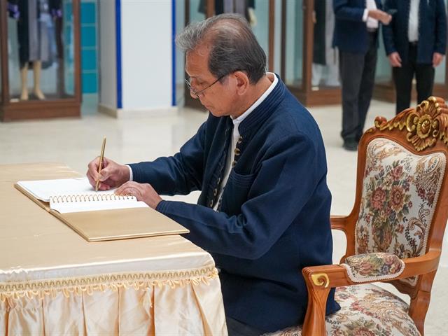 ลงนามถวายพระพร