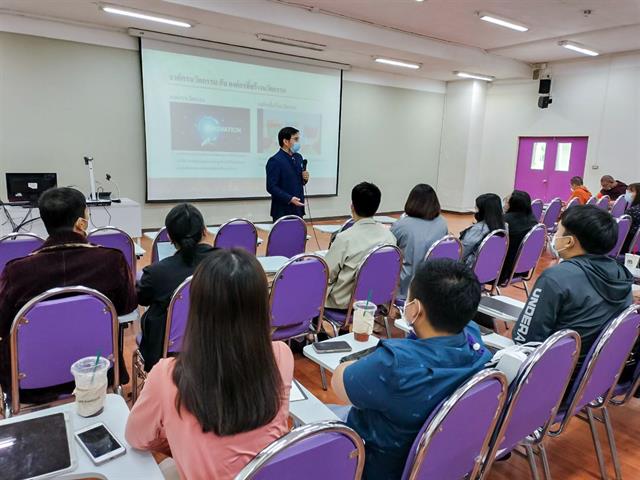 ภาพบรรยากาศการเรียนการสอนรายวิชา รายวิชา 176702 นวัตกรรมและเทคโนโลยีสารสนเทศทางการศึกษา สำหรับนิสิตระดับปริญญาโท หลักสูตรการศึกษามหาบัณฑิต สาขาวิชาการบริหารการศึกษา