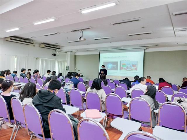 ภาพบรรยากาศการเรียนการสอนรายวิชา รายวิชา 176702 นวัตกรรมและเทคโนโลยีสารสนเทศทางการศึกษา สำหรับนิสิตระดับปริญญาโท หลักสูตรการศึกษามหาบัณฑิต สาขาวิชาการบริหารการศึกษา