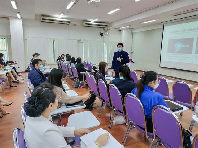 ภาพบรรยากาศการเรียนการสอนรายวิชา รายวิชา 176702 นวัตกรรมและเทคโนโลยีสารสนเทศทางการศึกษา สำหรับนิสิตระดับปริญญาโท หลักสูตรการศึกษามหาบัณฑิต สาขาวิชาการบริหารการศึกษา
