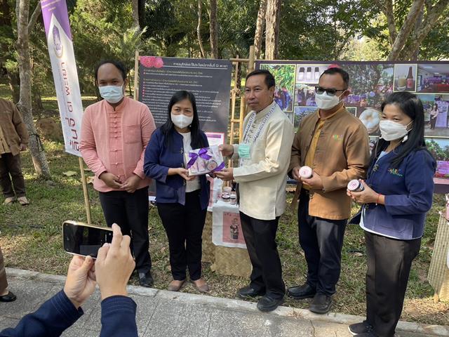 คณะเกษตรฯ และศูนย์ประสานงาน อพ.สธ. มหาวิทยาลัยพะเยา ร่วม " สืบสานพระราชปณิธาน สร้างสรรค์ชุมชนเพื่อความยั่งยืน "