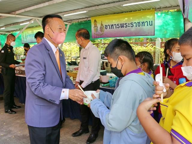 สภามหาวิทยาลัยพะเยา ถวายภัตตาหารเพล พระสงฆ์อุปสมบท ๙๙ รูป 