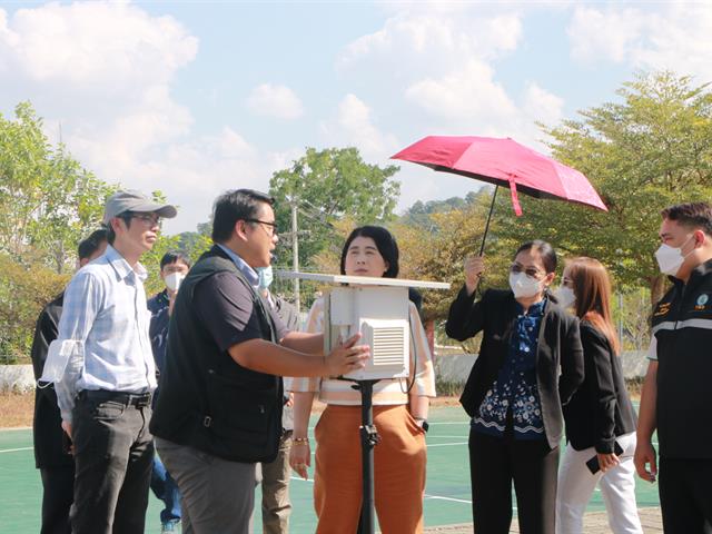 ผู้ช่วยศาสตราจารย์ ดร.ปฏิพัทธ์ วงค์เรือง คณะสาธารณสุขศาสตร์ ได้ร่วมให้การต้อนรับ ดร.ชมภารี ชมภูรัตน์ อธิบดีกรมอุตุนิยมวิทยา