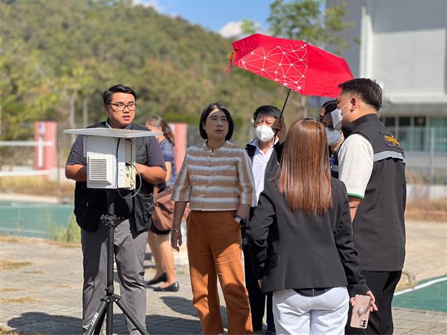 ผู้ช่วยศาสตราจารย์ ดร.ปฏิพัทธ์ วงค์เรือง คณะสาธารณสุขศาสตร์ ได้ร่วมให้การต้อนรับ ดร.ชมภารี ชมภูรัตน์ อธิบดีกรมอุตุนิยมวิทยา