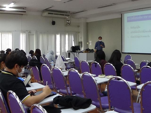 วันเสาร์ที่ 7 มกราคม 2566  เวลา 13.00-17.00 น. และวันอาทิตย์ที่ 8 มกราคม 2566 เวลา 8.00 – 17.00น. คณะนิติศาสตร์ มหาวิทยาลัยพะเยา จัดกิจกรรม “การแข่งขันการแสดงบทบาทจำลองการไกล่เกลี่ยข้อพิพาท” ภายใต้โครงการพัฒนาศักยภาพการแข่งขันทางวิชาการของนิสิต  โดยมี โดย ผศ.เฉลิมวุฒิ สาระกิจ รองคณบดีฝ่ายวิชาการ ผศ.กฤษฎา ใจแก้วทิ รองคณบดีฝ่ายคุณภาพนิสิต และ ผศ.ดร.วิมลเรขา ศิริชัยราวรรณ ประธานสภาพนักงานมหาวิทยาลัยพะเยา เป็นวิทยากรอบรมให้ความรู้ เกี่ยวกับกฎหมายที่เกี่ยวข้อง ขั้นตอนการไกล่เกลี่ยข้อพิพาท รวมไปถึงชี้แจงรายละเอียดการแข่งขัน เพื่อเตรียมความพร้อมให้กับนิสิตที่จะดำเนินการแข่งขัน ในวันเสาร์ที่ 21 มกราคม 2566 ต่อไป