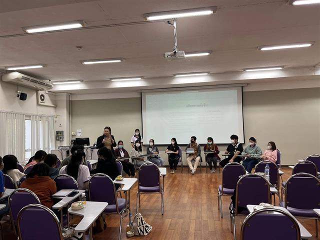 วันเสาร์ที่ 7 มกราคม 2566  เวลา 13.00-17.00 น. และวันอาทิตย์ที่ 8 มกราคม 2566 เวลา 8.00 – 17.00น. คณะนิติศาสตร์ มหาวิทยาลัยพะเยา จัดกิจกรรม “การแข่งขันการแสดงบทบาทจำลองการไกล่เกลี่ยข้อพิพาท” ภายใต้โครงการพัฒนาศักยภาพการแข่งขันทางวิชาการของนิสิต  โดยมี โดย ผศ.เฉลิมวุฒิ สาระกิจ รองคณบดีฝ่ายวิชาการ ผศ.กฤษฎา ใจแก้วทิ รองคณบดีฝ่ายคุณภาพนิสิต และ ผศ.ดร.วิมลเรขา ศิริชัยราวรรณ ประธานสภาพนักงานมหาวิทยาลัยพะเยา เป็นวิทยากรอบรมให้ความรู้ เกี่ยวกับกฎหมายที่เกี่ยวข้อง ขั้นตอนการไกล่เกลี่ยข้อพิพาท รวมไปถึงชี้แจงรายละเอียดการแข่งขัน เพื่อเตรียมความพร้อมให้กับนิสิตที่จะดำเนินการแข่งขัน ในวันเสาร์ที่ 21 มกราคม 2566 ต่อไป