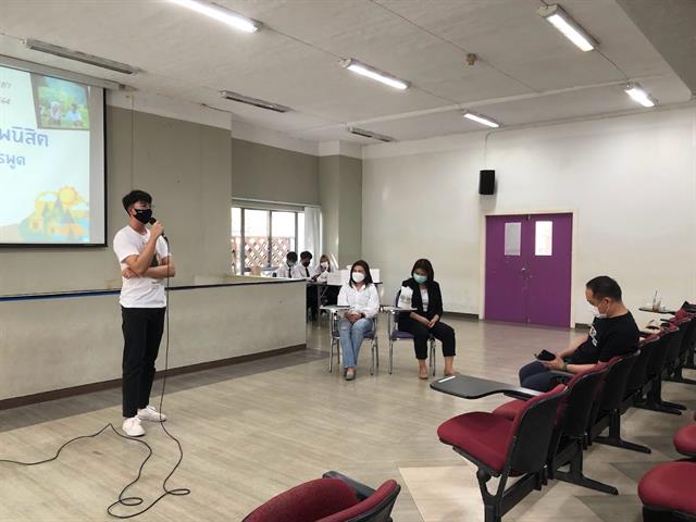 <div class="row"> <p style="text-indent: 2.5em;">   ฝ่ายคุณภาพนิสิต คณะนิติศาสตร์ มหาวิทยาลัยพะเยา ได้จัดกิจกรรมทักษะความรู้ทางด้านการพูดสำหรับนักกฎหมาย ภายใต้โครงการพัฒนาอัตลักษณ์ของนิสิตตาม YLO  เพื่อให้นิสิตคณะนิติศาสตร์ ได้เรียนรู้ทักษะการพูด สำหรับนักกฎหมายสู่ชุมชน ในวันอาทิตย์ที่ 15 มกราคม 2566 ณ ห้อง ภูกามยาว 3 (PKY3) อาคารเรียนรวมหลังเก่า กิจกรรมช่วงเช้า บรรยายโดย ดร.วิวัน สุขเจริญเกษแก้ว อาจารย์ประจำหลักสูตรการสื่อสารสื่อใหม่ และช่วงบ่ายเป็นกิจกรรม workshop  โดยอาจารย์ฝ่ายคุณภาพนิสิต ประกอบด้วย ผศ.กฤษฎา ใจแก้วทิ อาจารย์จีรวรรณ สุวรรณสุจริต อาจารย์นิภาภรณ์ ลาภเสถียร  </p></div>
