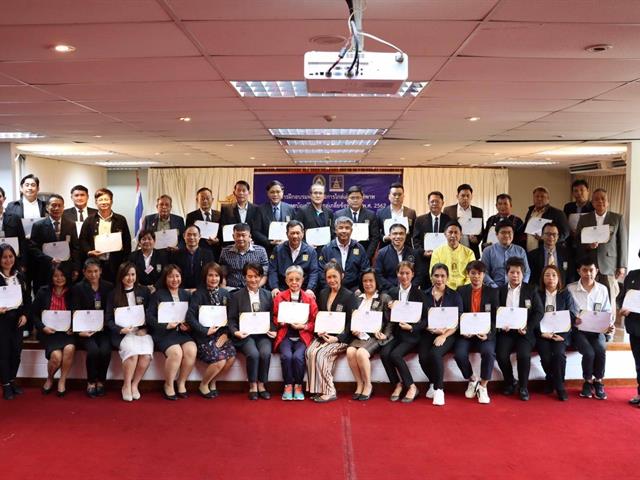 ผู้ช่วยศาสตราจารย์อุดม งามเมืองสกุล คณบดีคณะนิติศาสตร์ ผศ.ดร.วิมลเรขา ศิริชัยราวรรณ ประธานสภาพนักงานมหาวิทยาลัยพะเยา ผศ.กฤษฎา ใจแก้วทิ รองคณบดีฝ่ายพัฒนาคุณภาพนิสิต และ ผศ.เฉลิมวุฒิ สาระกิจ รองคณบดีฝ่ายวิชาการ รับเชิญเป็นคณะวิทยากร หลักสูตร “การไกล่เกลี่ยข้อพิพาท ตามพระราชบัญญัติการไกล่เกลี่ยข้อพิพาท พ.ศ. 2562” รุ่นที่ 51 ซึ่งจัดโดยความร่วมมือระหว่างกรมคุ้มครองสิทธิและเสรีภาพ กับ มหาวิทยาลัยราชภัฏเชียงใหม่ ระหว่างวันที่ 15-19 มกราคม 2566 ณ ห้องประชุมเอื้องคำ ชั้น 3 อาคารราชภัฏเฉลิมพระเกียรติ มหาวิทยาลัยราชภัฏเชียงใหม่ 