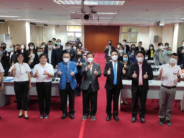 ผู้ช่วยศาสตราจารย์อุดม งามเมืองสกุล คณบดีคณะนิติศาสตร์ ผศ.ดร.วิมลเรขา ศิริชัยราวรรณ ประธานสภาพนักงานมหาวิทยาลัยพะเยา ผศ.กฤษฎา ใจแก้วทิ รองคณบดีฝ่ายพัฒนาคุณภาพนิสิต และ ผศ.เฉลิมวุฒิ สาระกิจ รองคณบดีฝ่ายวิชาการ รับเชิญเป็นคณะวิทยากร หลักสูตร “การไกล่เกลี่ยข้อพิพาท ตามพระราชบัญญัติการไกล่เกลี่ยข้อพิพาท พ.ศ. 2562” รุ่นที่ 51 ซึ่งจัดโดยความร่วมมือระหว่างกรมคุ้มครองสิทธิและเสรีภาพ กับ มหาวิทยาลัยราชภัฏเชียงใหม่ ระหว่างวันที่ 15-19 มกราคม 2566 ณ ห้องประชุมเอื้องคำ ชั้น 3 อาคารราชภัฏเฉลิมพระเกียรติ มหาวิทยาลัยราชภัฏเชียงใหม่ 