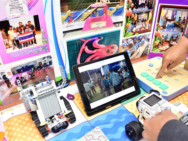 จัดนิทรรศการ "ผลการปฏิบัติวิชาชีพบริหารการศึกษา"