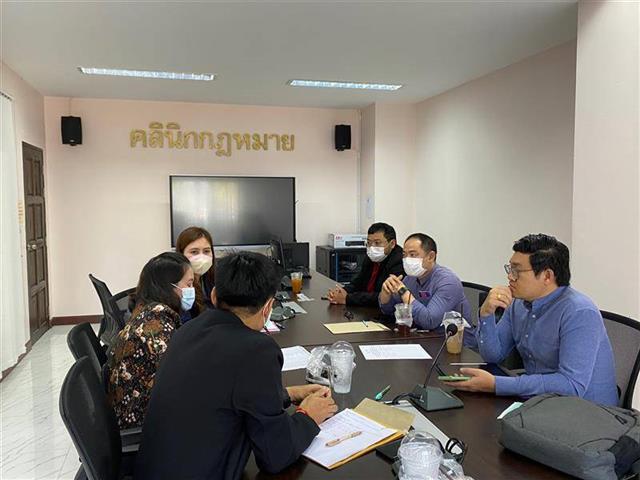 คณะนิติศาสตร์ ร่วมกับ คลินิกกฎหมายคณะนิติศาสตร์ มหาวิทยาลัยพะเยา และชมรมสิทธิมนุษยชน  ได้จัดประชุมหารือร่วมกับคณะกรรมการดูแลนิสิตที่ไม่มีสถานะทางทะเบียน ในมหาวิทยาลัยพะเยา และตัวแทนนิสิตที่ไร้สัญชาติ  เกี่ยวกับการวางแผนเพื่อขับเคลื่อนงานสร้างเครือข่ายความร่วมมือหลายภาคส่วน  เพื่อช่วยดำเนินการแก้ไขสถานการณ์ปัญหานิสิตไร้สัญชาติ (ผู้ที่ไม่มีสถานะทางทะเบียน) 