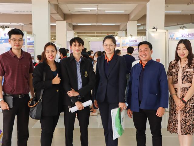 บุคลากรกองแผนงานนำเสนองานวิจัยในงานพะเยาวิจัย ครั้งที่ 12