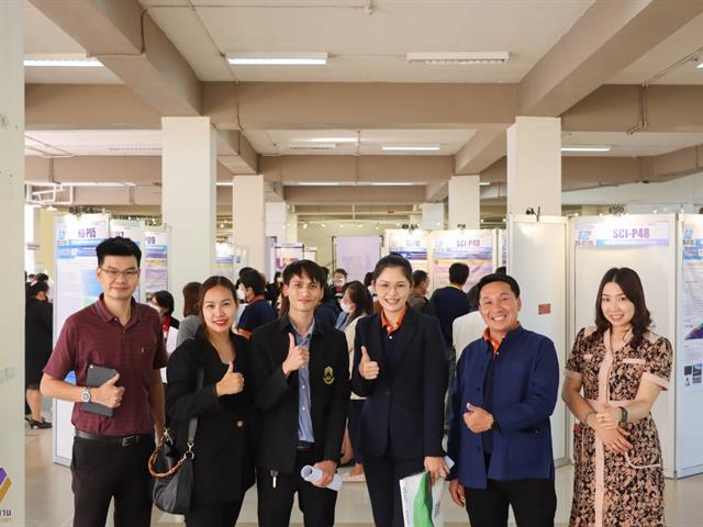 บุคลากรกองแผนงานนำเสนองานวิจัยในงานพะเยาวิจัย ครั้งที่ 12